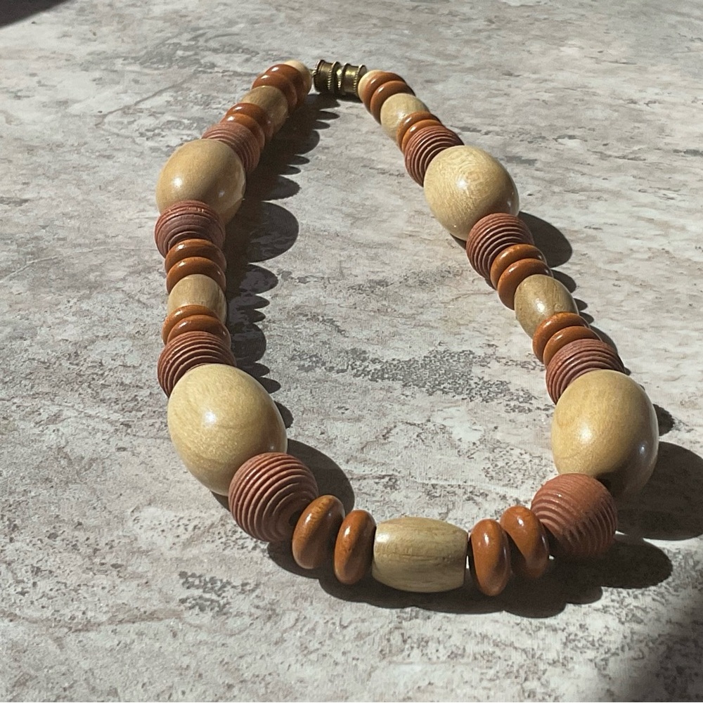 Wood bead necklace Various size shapes color screw closure 15” long - Picture 2 of 8